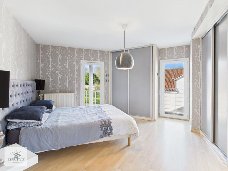 Maison - 315 m² - 9 pièces