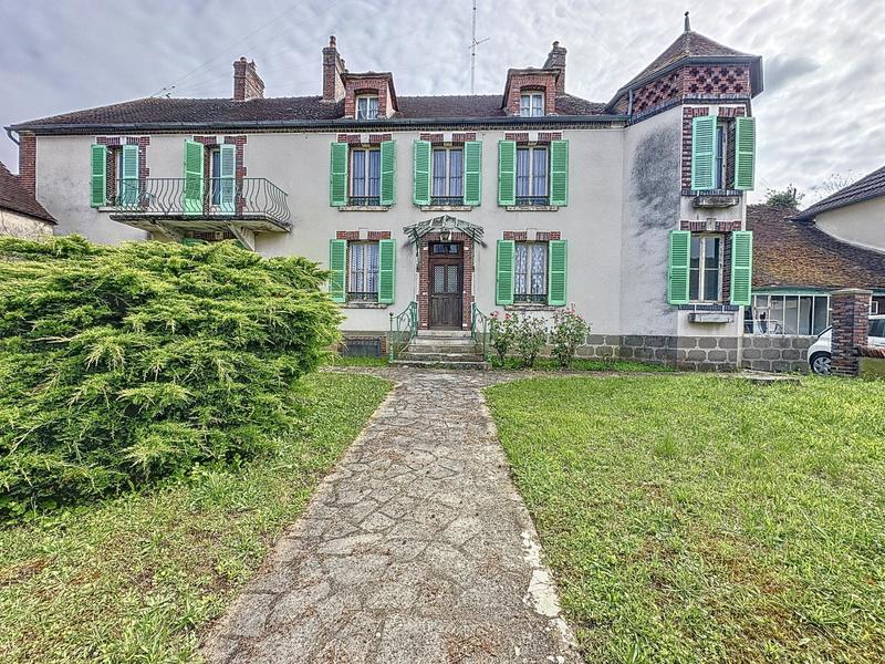 Maison - 232 m² - 10 pièces