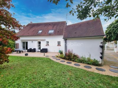 Maison traditionnelle - 152 m² - 6 pièces