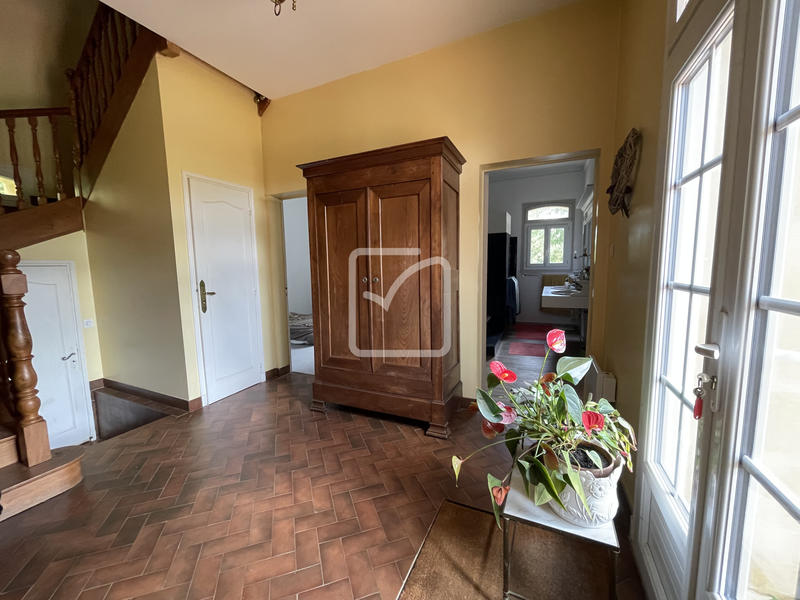 Propriété - 218 m² - 10 pièces