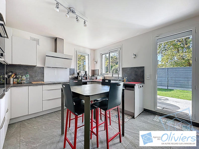 Maison traditionnelle - 200 m² - 8 pièces