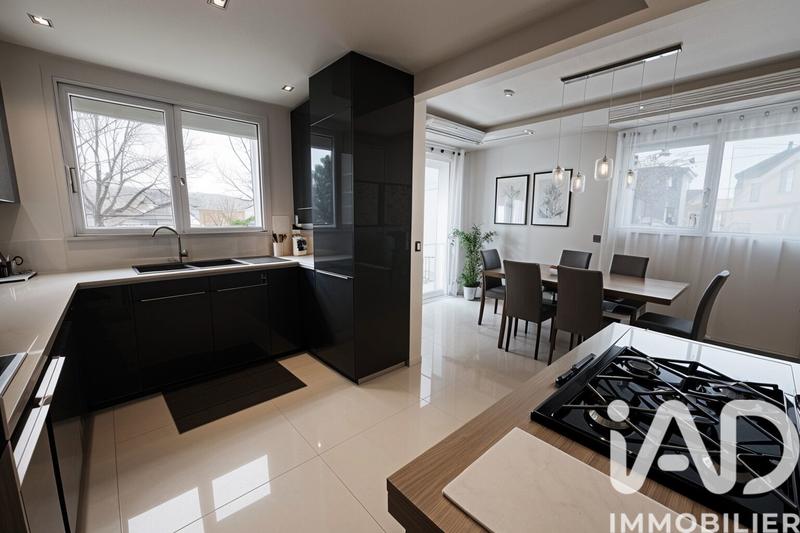 Maison - 202 m² - 8 pièces