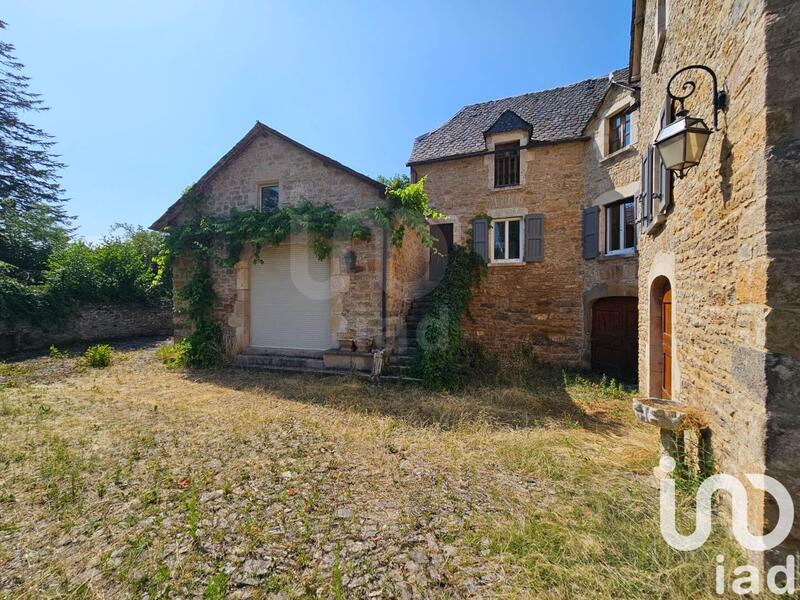 Maison - 295 m² - 11 pièces