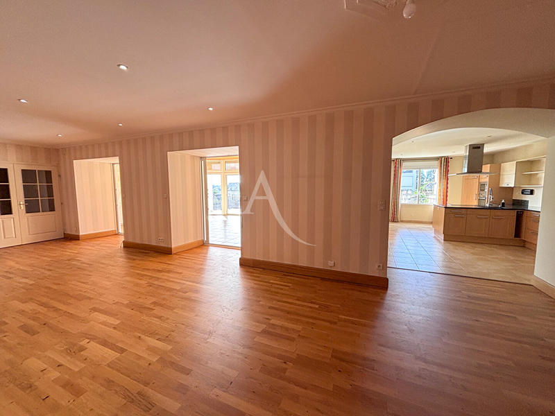 Appartement - 180 m² - 5 pièces