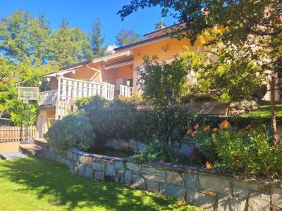 Maison traditionnelle - 224 m² - 10 pièces