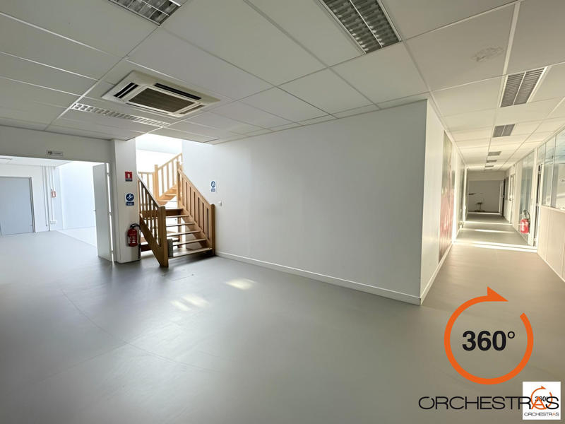 Local d'activités - 805 m²