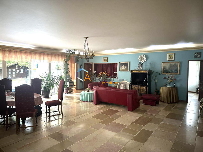 Maison - 198 m² - 6 pièces