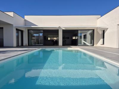 Maison - 232 m² - 6 pièces