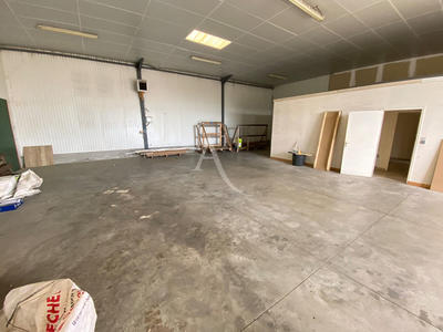 Local d'activité / Entrepôt - 216 m²