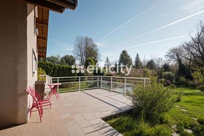 Maison - 250 m² - 11 pièces