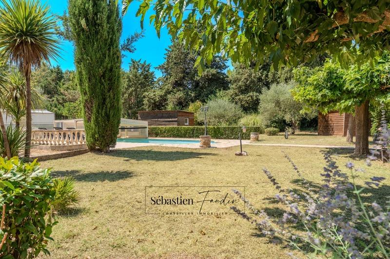 Maison - 211 m² - 7 pièces