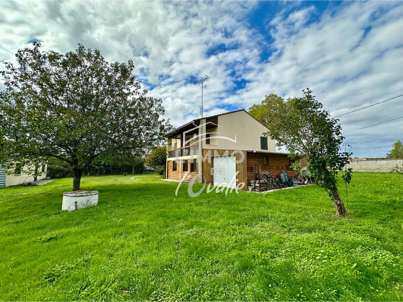 Maison - 221 m² - 10 pièces