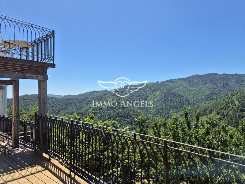 Maison - 145 m² - 9 pièces