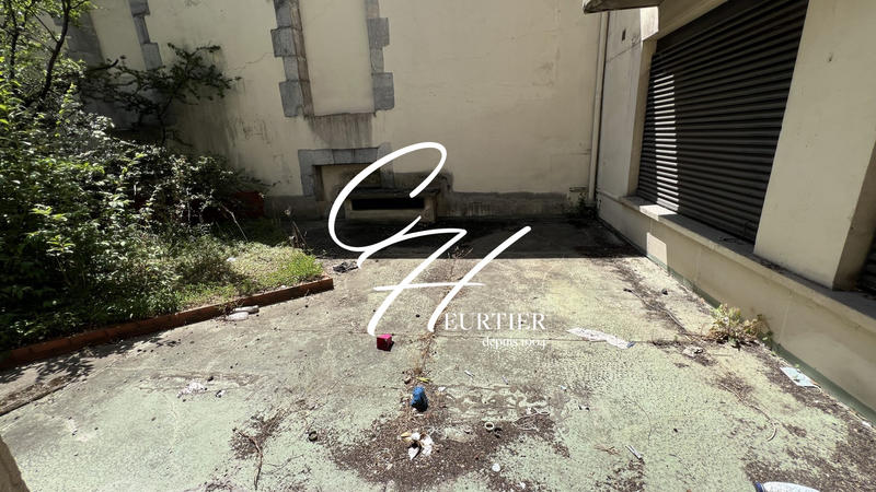 Local commercial - 317 m²