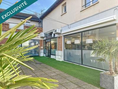 Local commercial - 140 m² - 3 pièces