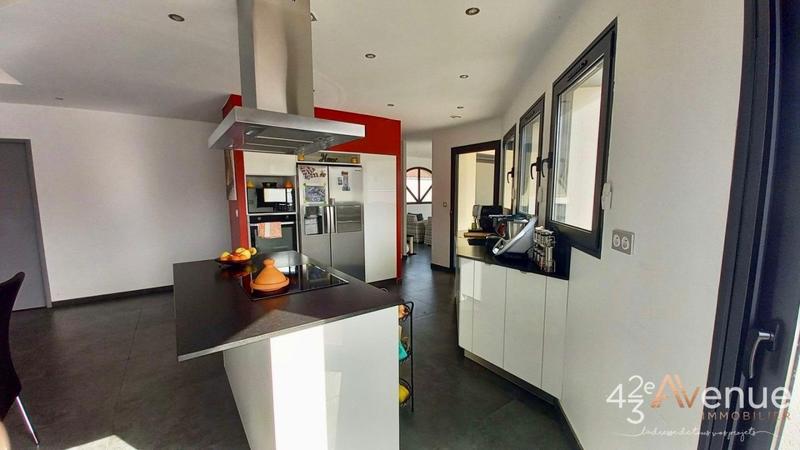 Maison - 208 m² - 7 pièces