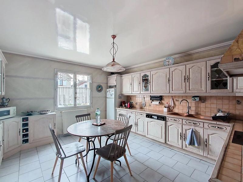 Maison - 200 m² - 6 pièces