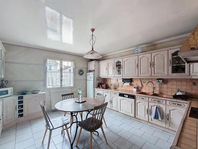 Maison - 200 m² - 6 pièces