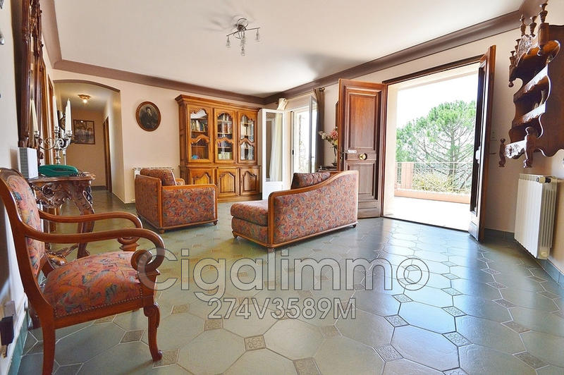 Villa - 226 m² - 6 pièces