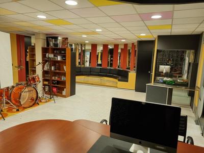 Local commercial - 77 m² - 1 pièce