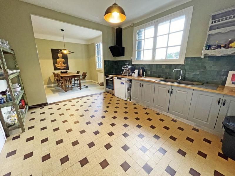 Maison - 281 m² - 7 pièces