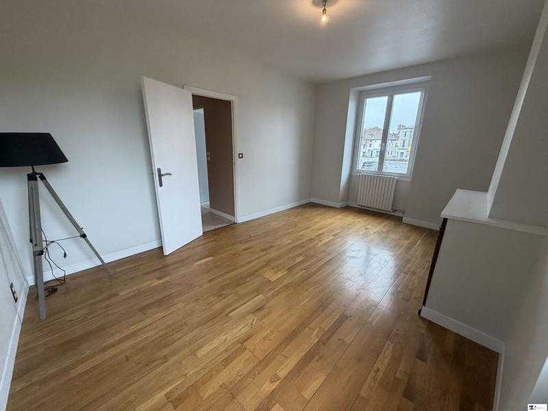 Maison traditionnelle - 172 m² - 7 pièces