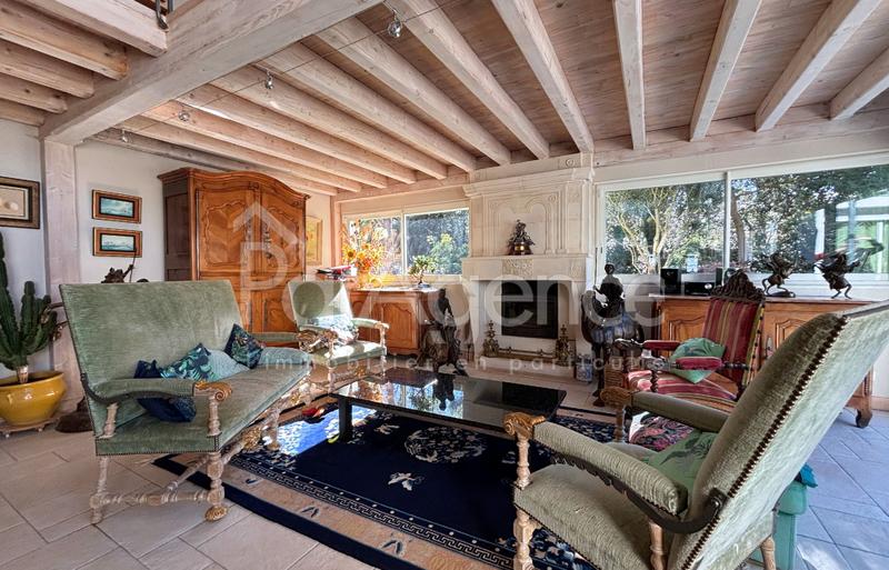 Maison - 235 m² - 6 pièces