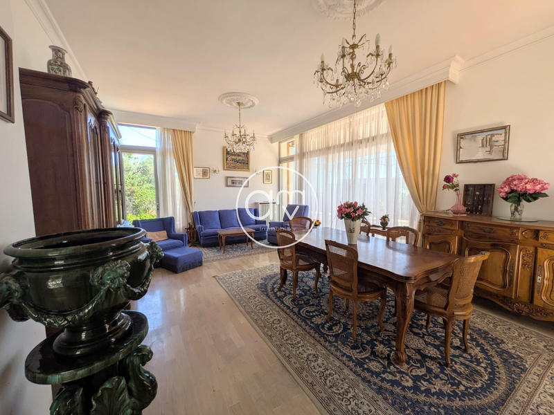 Maison - 315 m² - 7 pièces