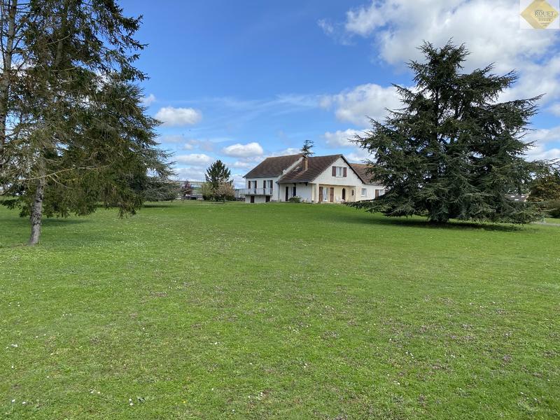 Maison - 259 m² - 8 pièces