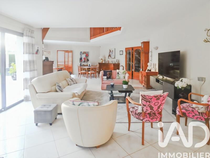 Maison - 220 m² - 7 pièces