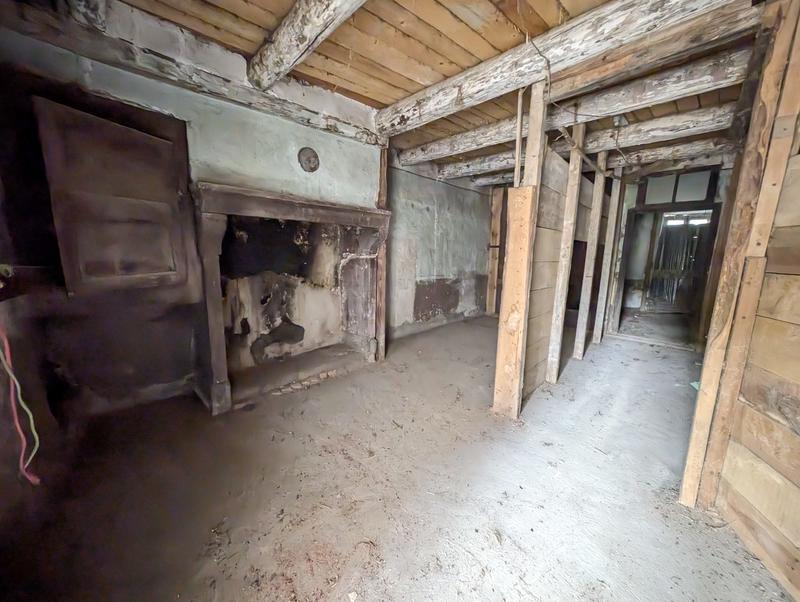 Maison ancienne - 200 m² - 3 pièces