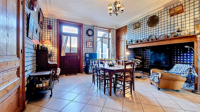 Maison - 336 m² - 13 pièces