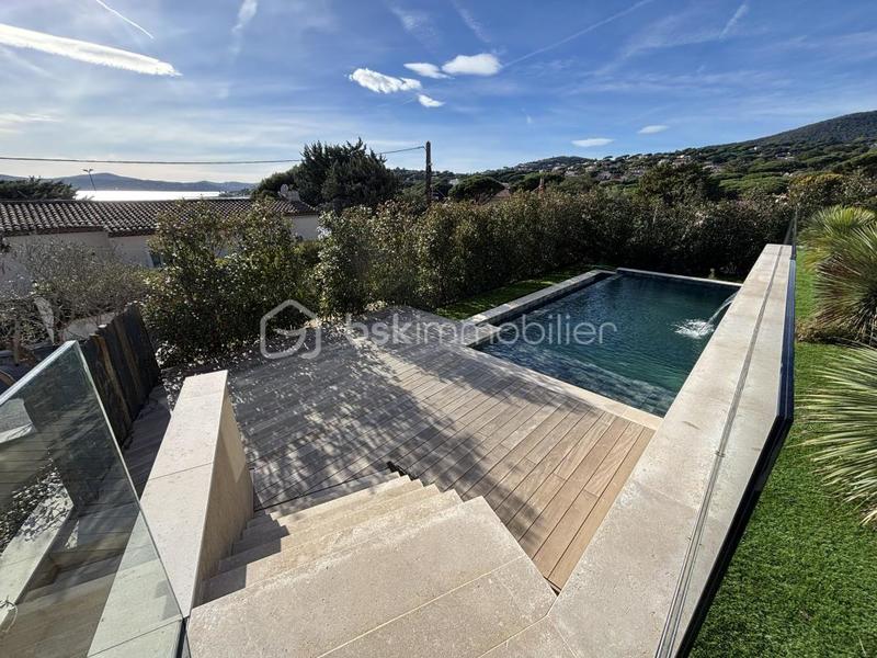 Maison - 262 m² - 5 pièces