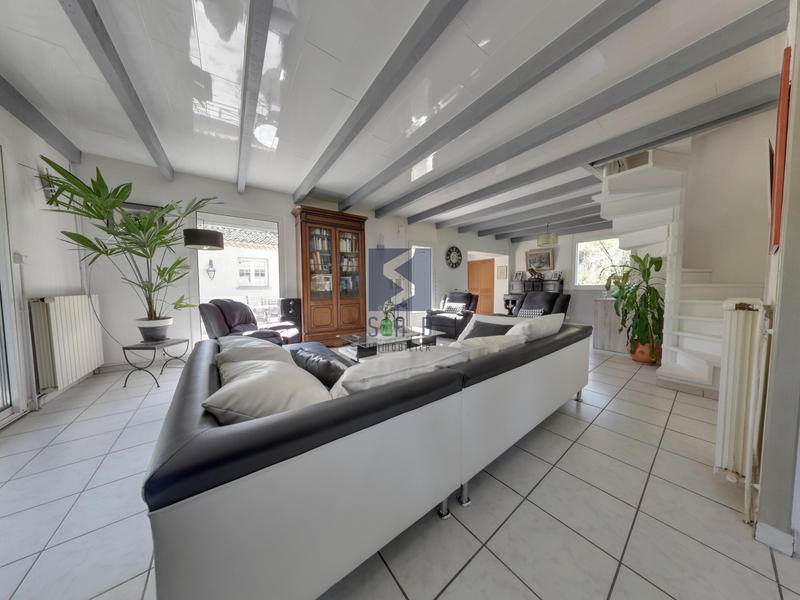 Propriété - 145 m² - 6 pièces