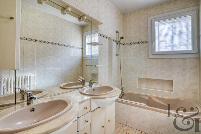 Maison - 105 m² - 6 pièces