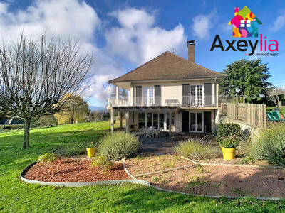 Maison - 214 m² - 8 pièces