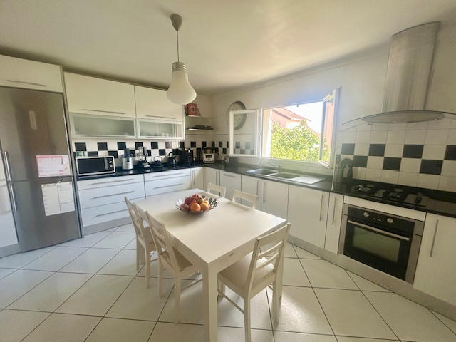 Maison - 177 m² - 7 pièces