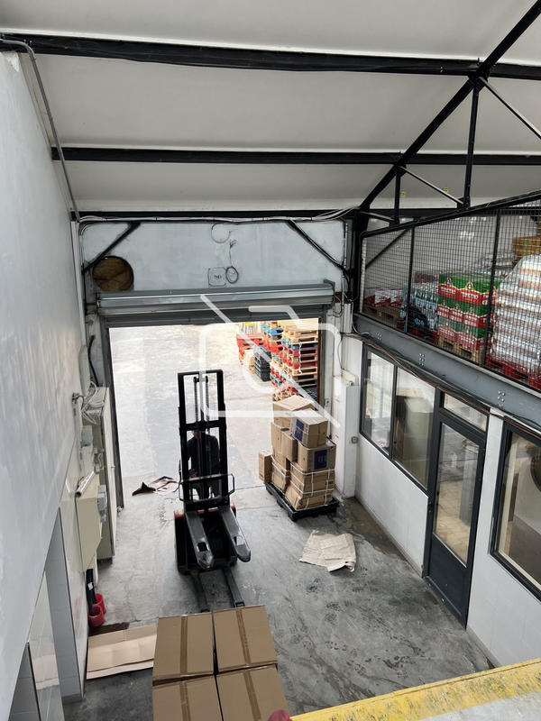 Entrepôt - 673 m²