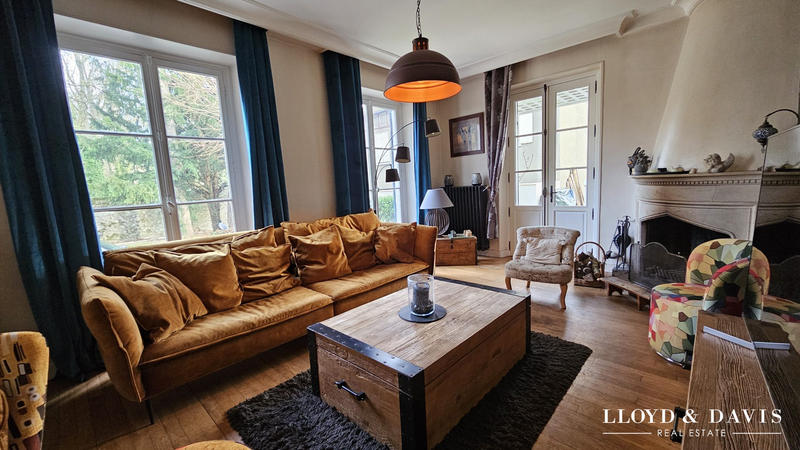 Maison - 455 m² - 13 pièces