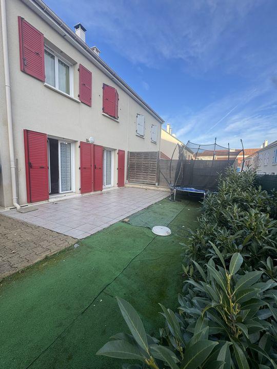 Maison - 74 m² - 4 pièces