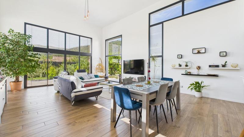 Maison - 232 m² - 7 pièces