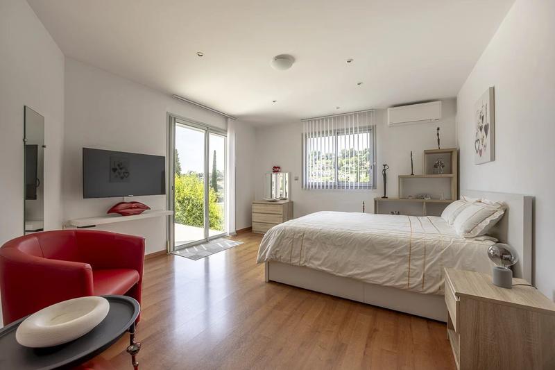 Maison - 202 m² - 5 pièces