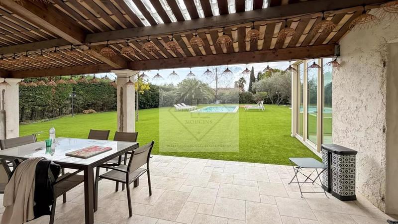 Villa - 220 m² - 5 pièces