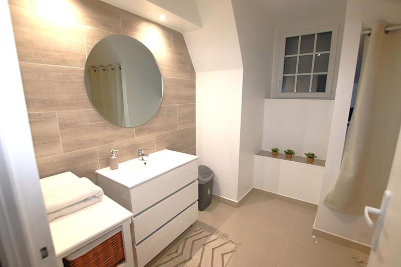 Demeure - 300 m² - 11 pièces