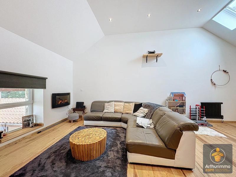 Maison - 210 m² - 6 pièces