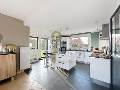 Maison - 148 m² - 7 pièces