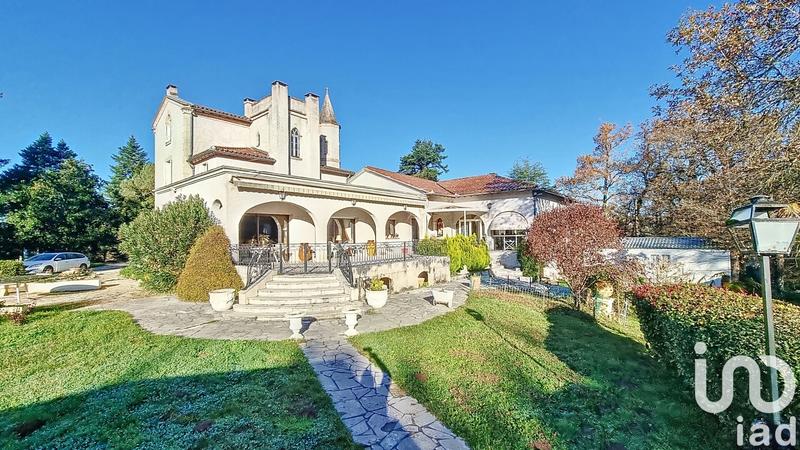 Maison - 445 m² - 11 pièces