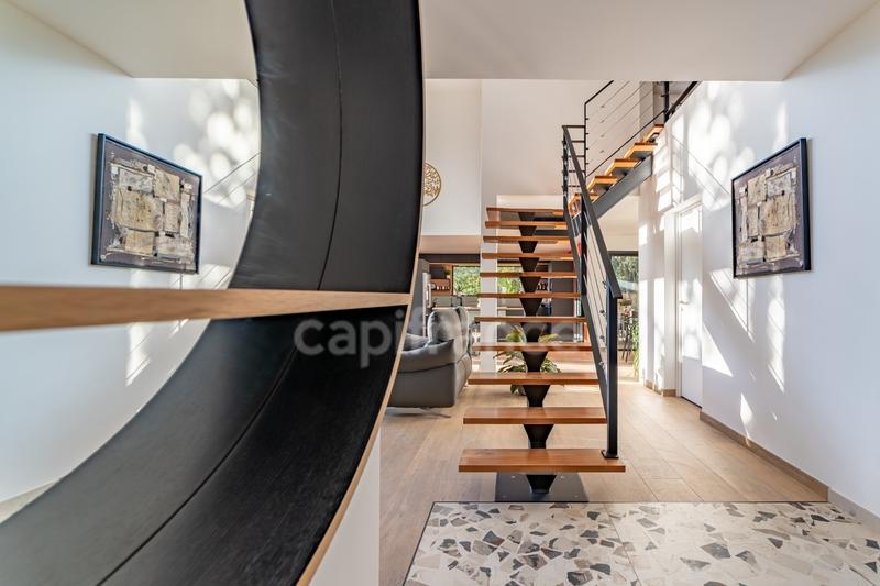 Maison - 220 m² - 7 pièces