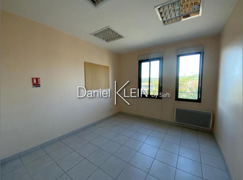 Bureau - 68 m² - 5 pièces