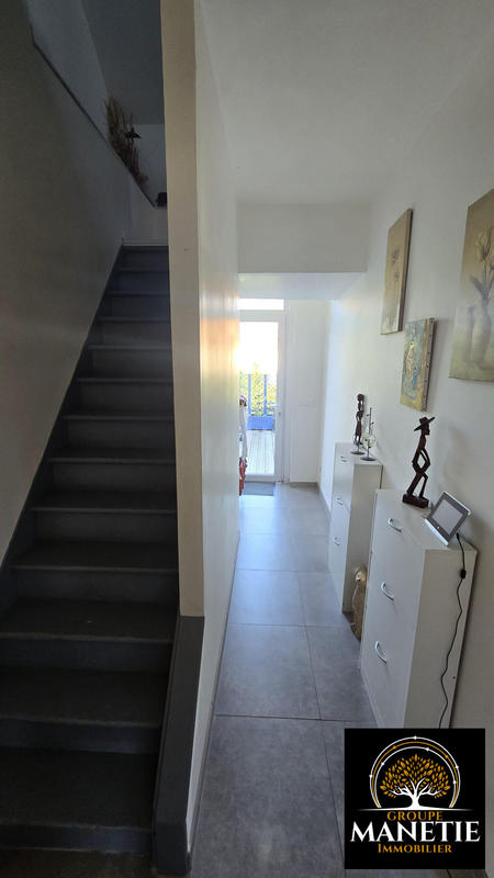 Maison - 225 m² - 9 pièces